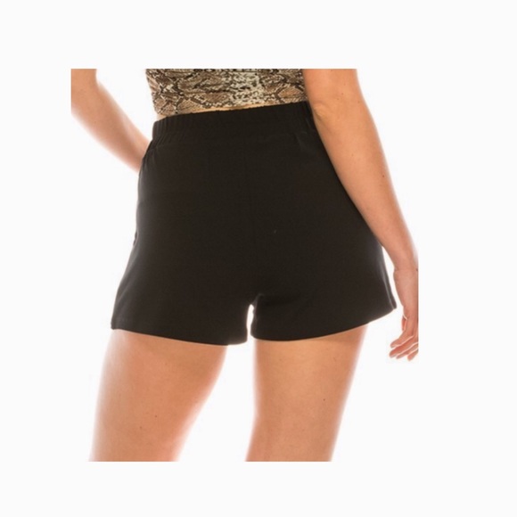 Women’s paperbag high waist shorts XL available ✅ - Picture 4 of 4